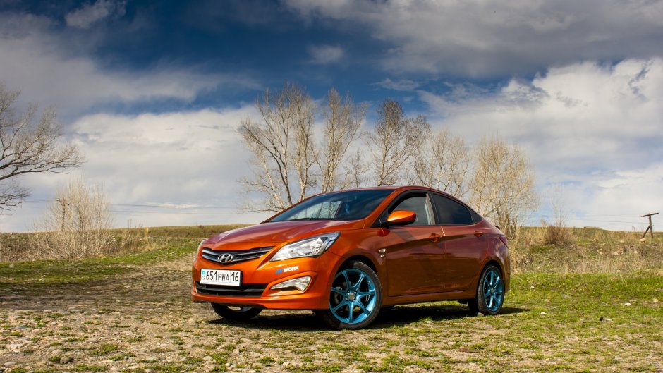 Hyundai Solaris 2011 Orange