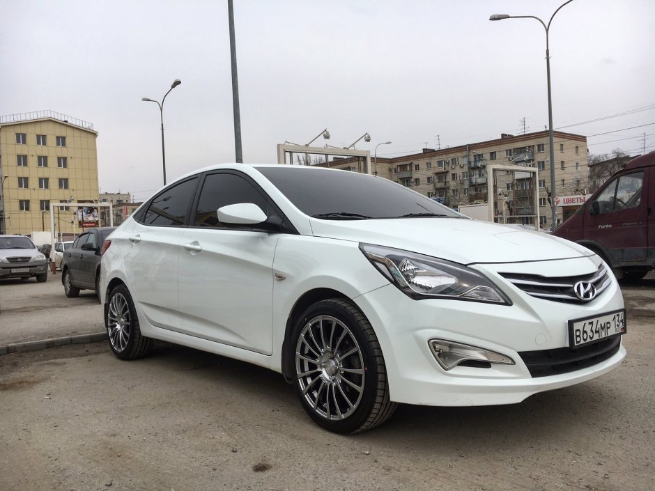 Hyundai Solaris литые диски 2014 белый