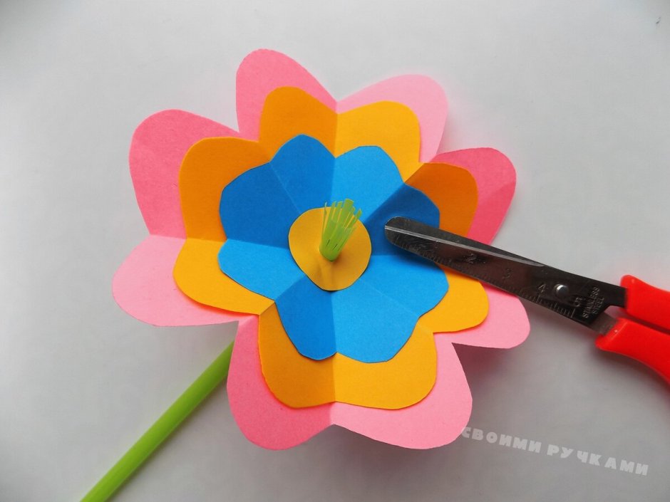 Цветок на палочке из цветной бумаги