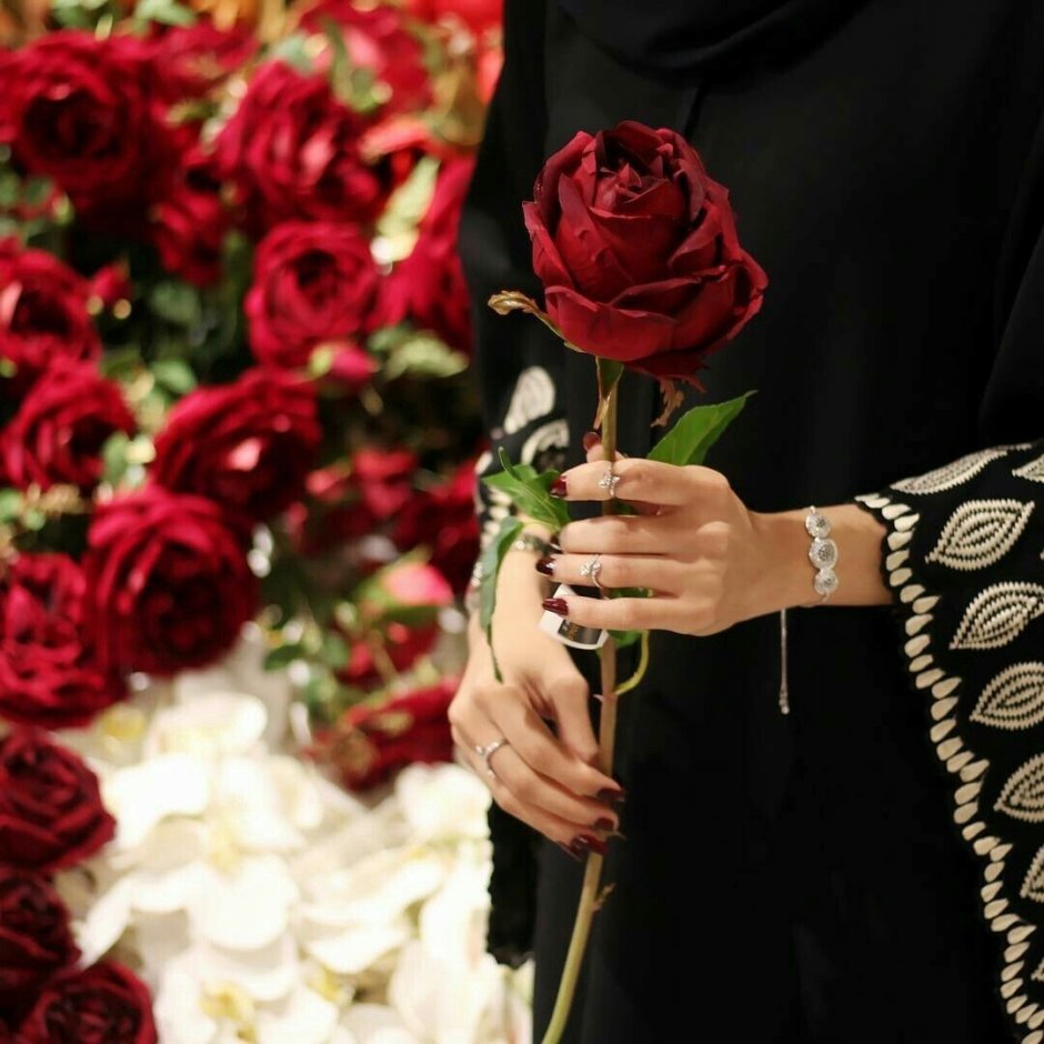 Мусульманка с розами