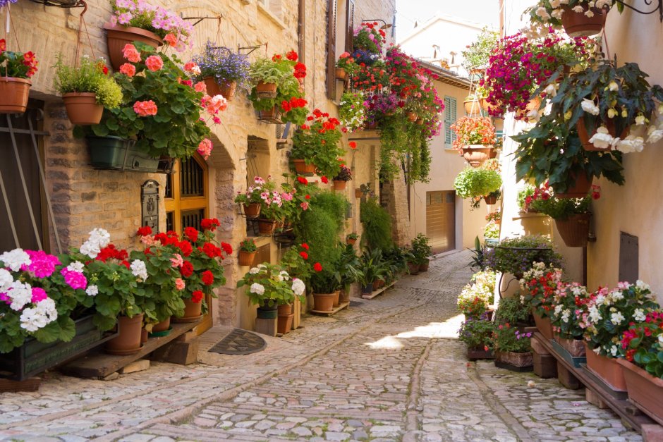 Цветочные улицы Спелло, Умбрия, Италия
