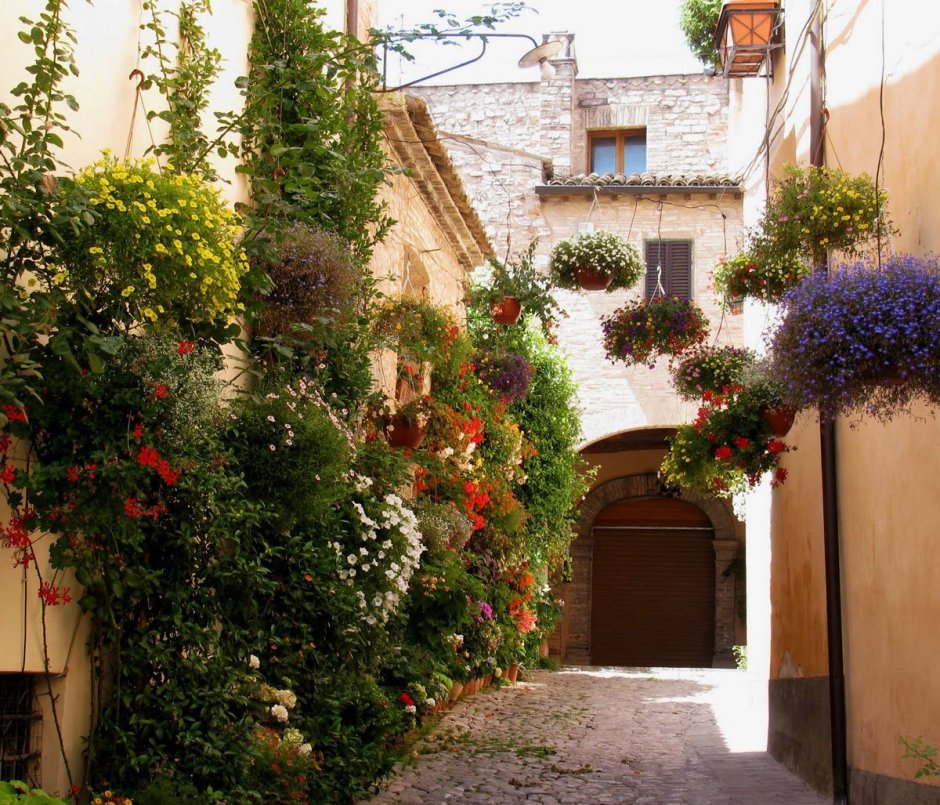 Цветочные улицы Спелло, Умбрия, Италия