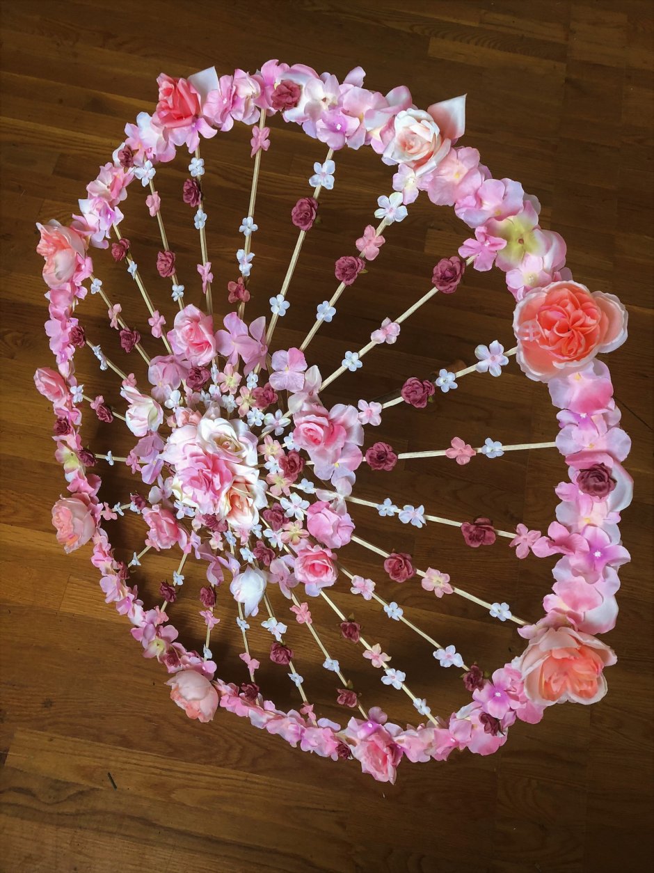 Зонт украшенный цветами