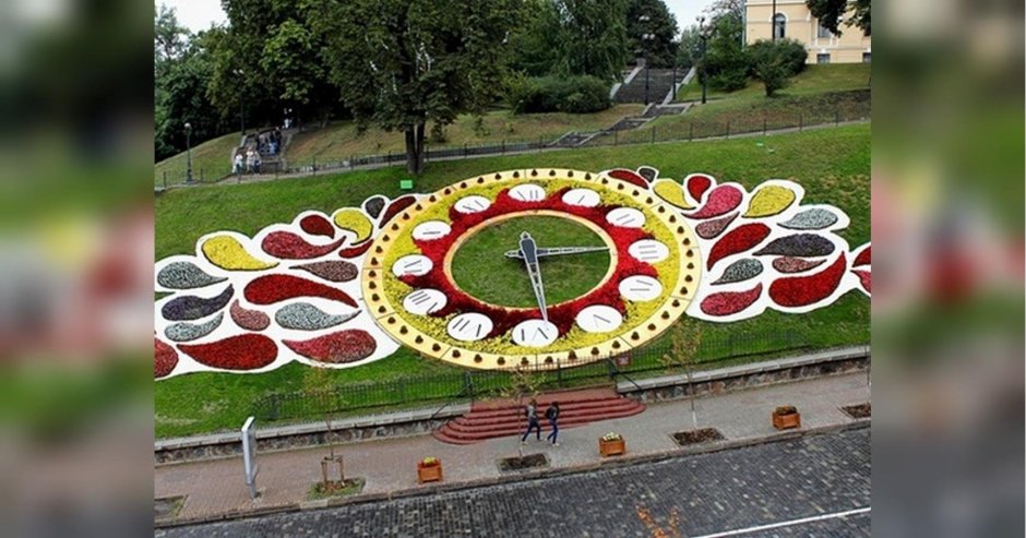 Цветочные часы Александровский парк
