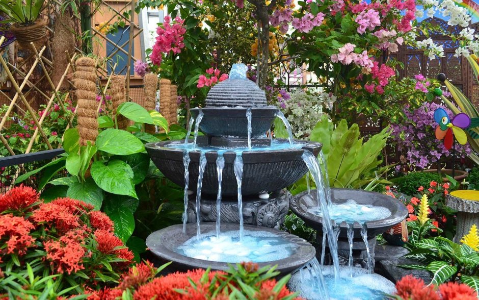 Современный фонтан для сада