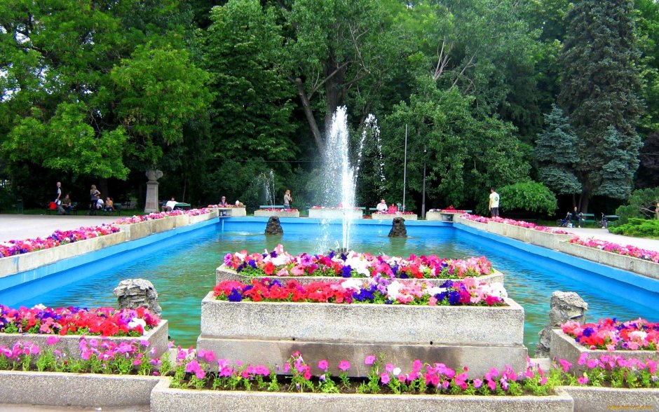 Садовый фонтан
