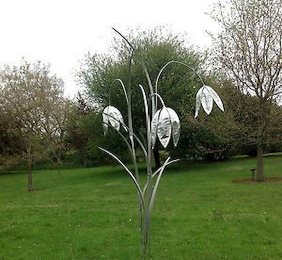 Садовые инсталляции из металла для цветов