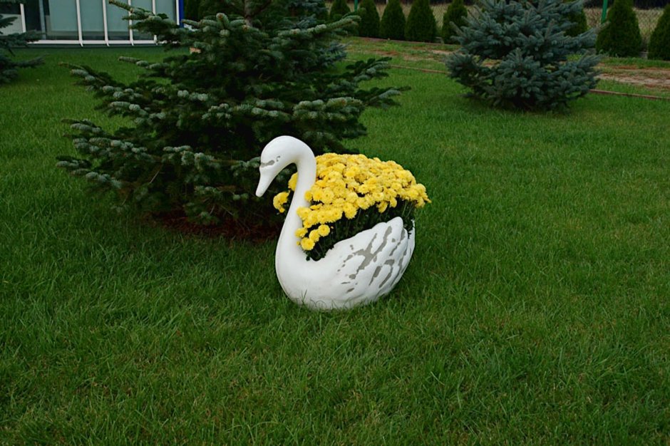 Лебедь своими руками для сада