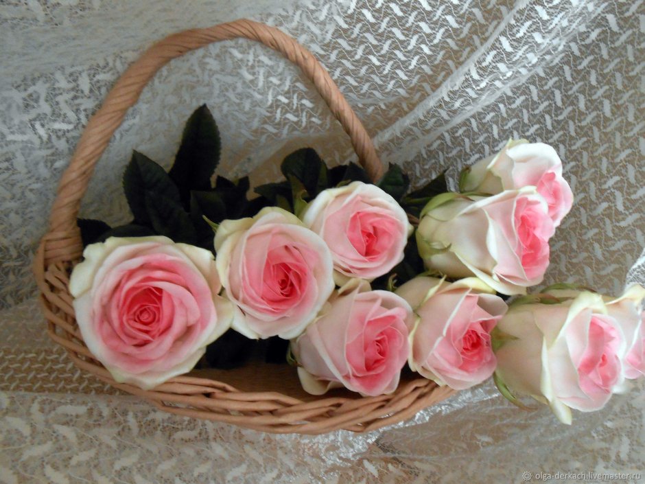 Корзинка с розами из фоамирана