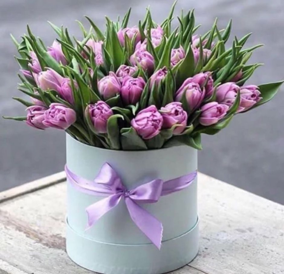 Букет пионовидных тюльпанов в коробке
