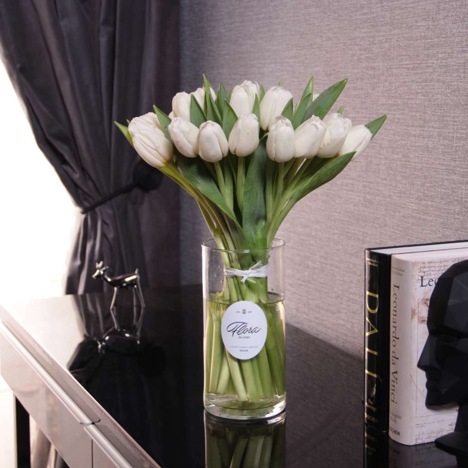 Тюльпаны в вазе Эстетика