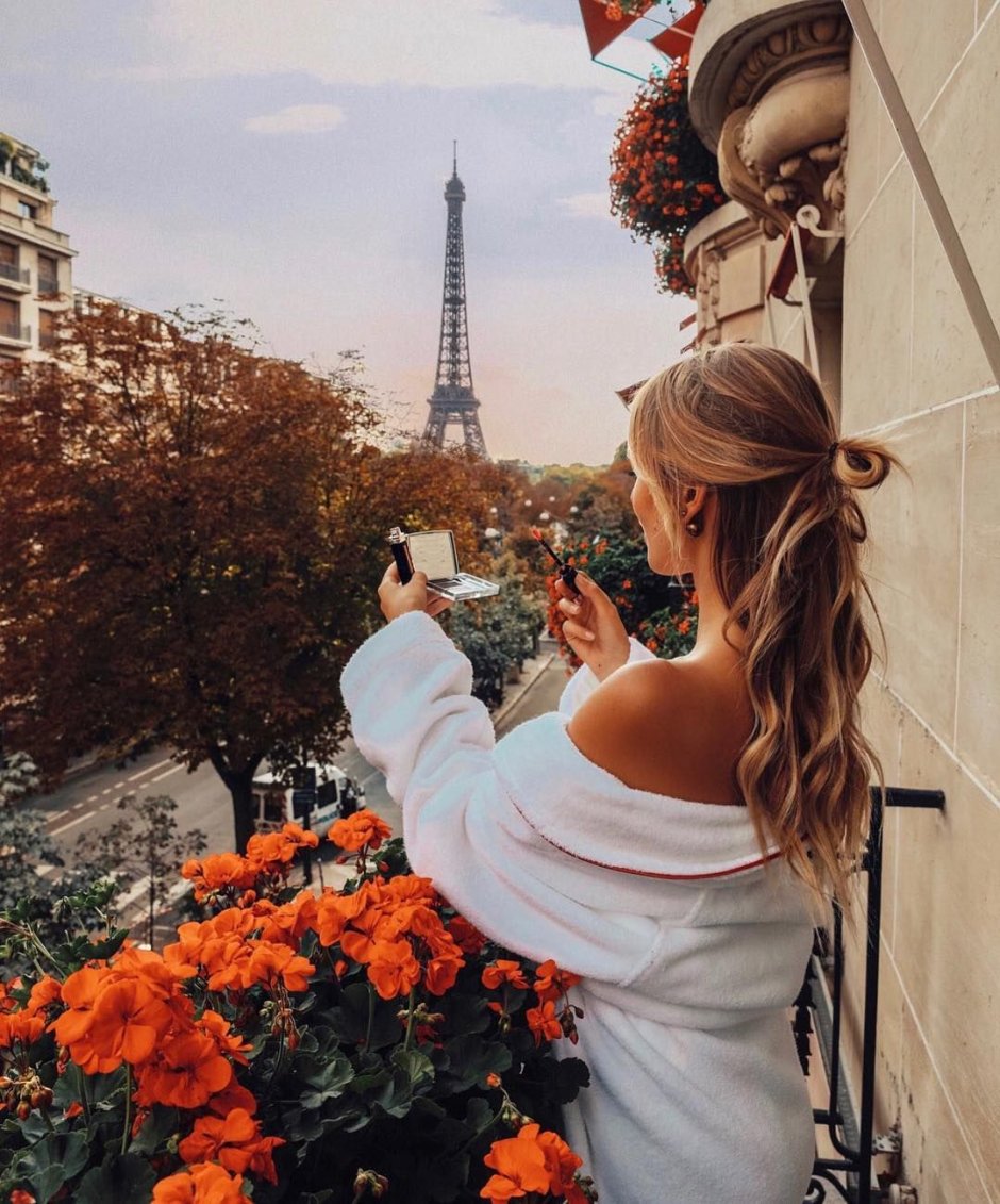 Эйфелева башня в Париже весной