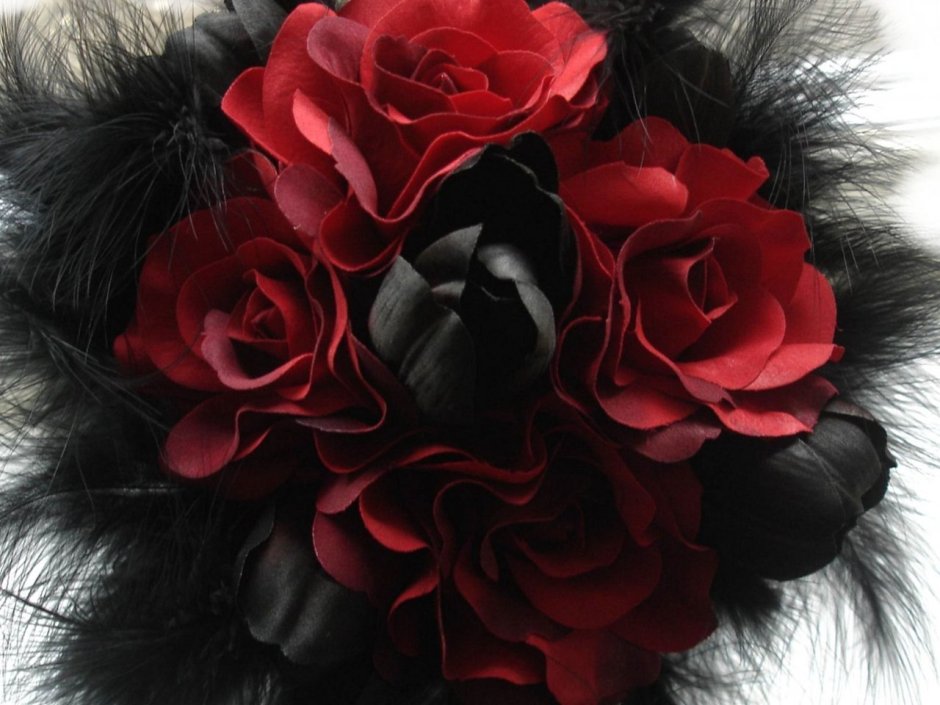 Нарисованная роза на черном фоне