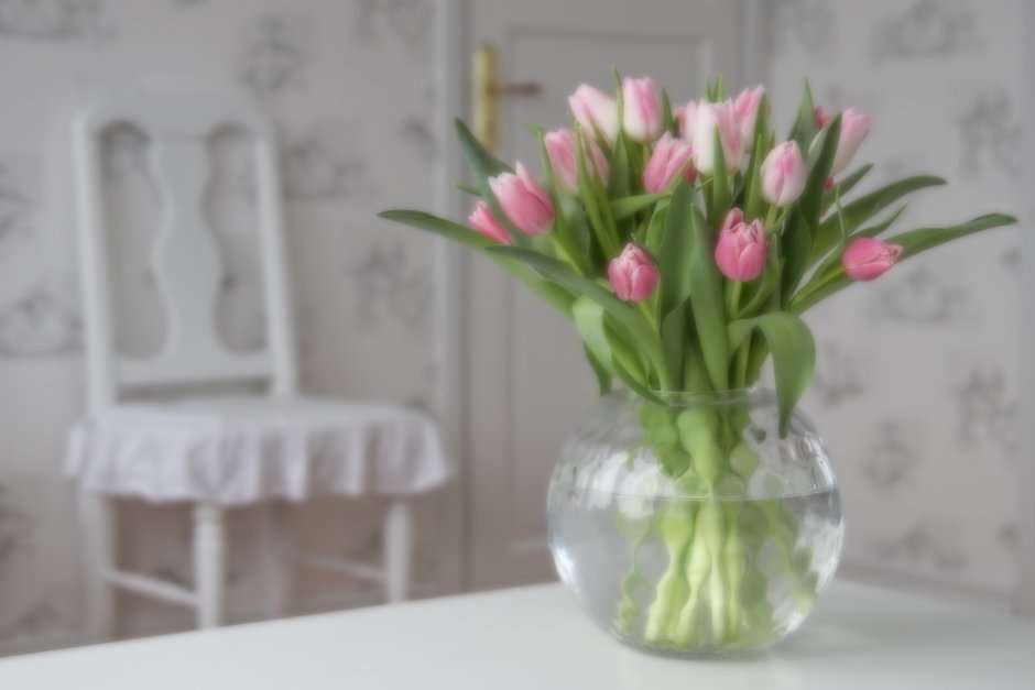 Букет тюльпанов в квартире