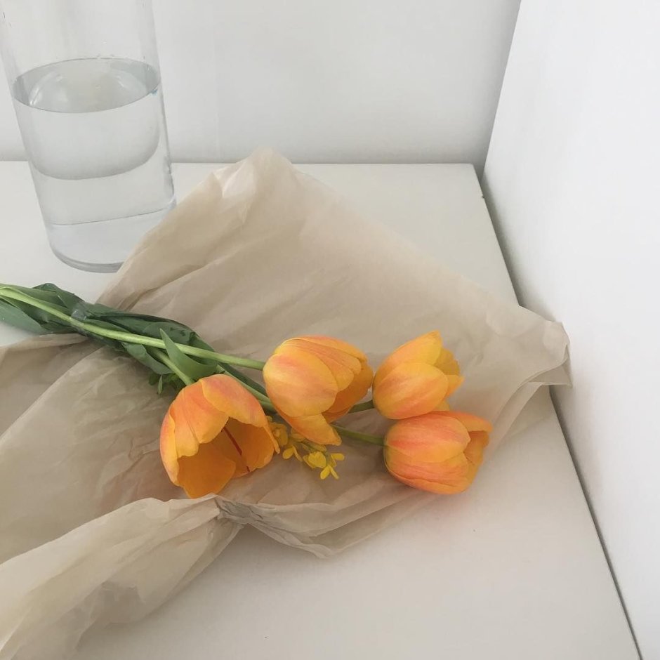 Букет с тюльпанами персик