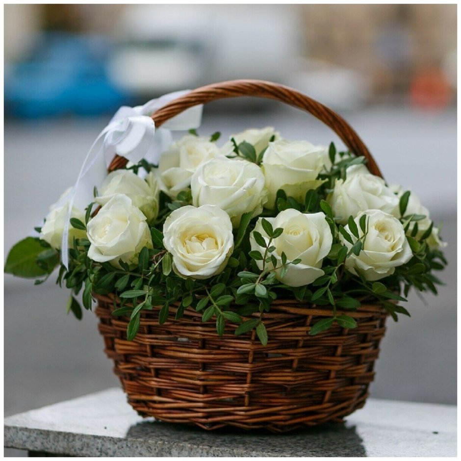 Флористическая композиция с белой розой