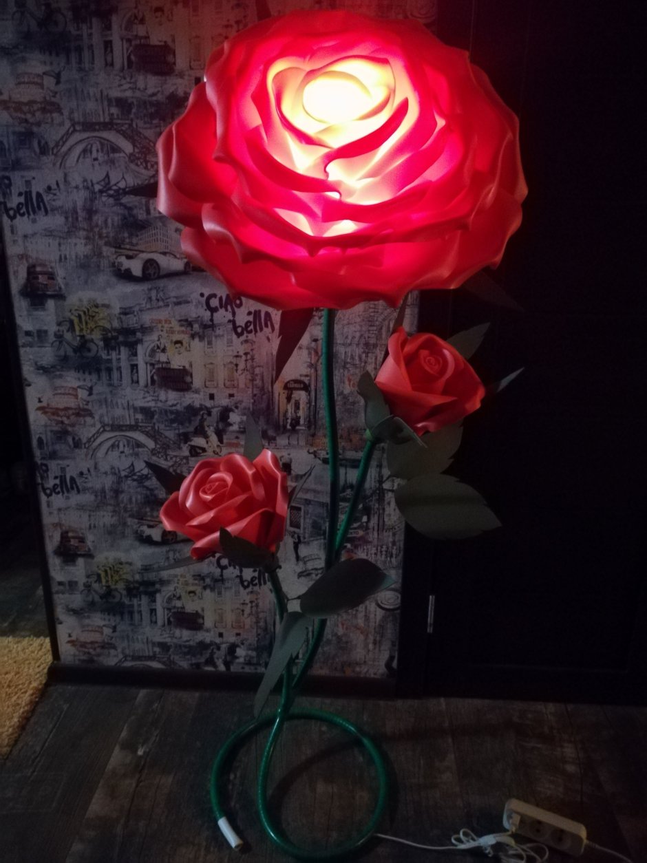 Бордовая роза светильник