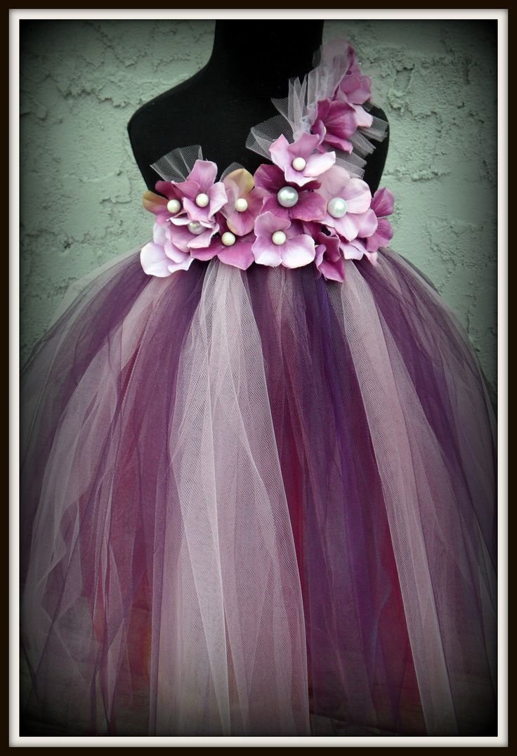Платье из фатина с цветами