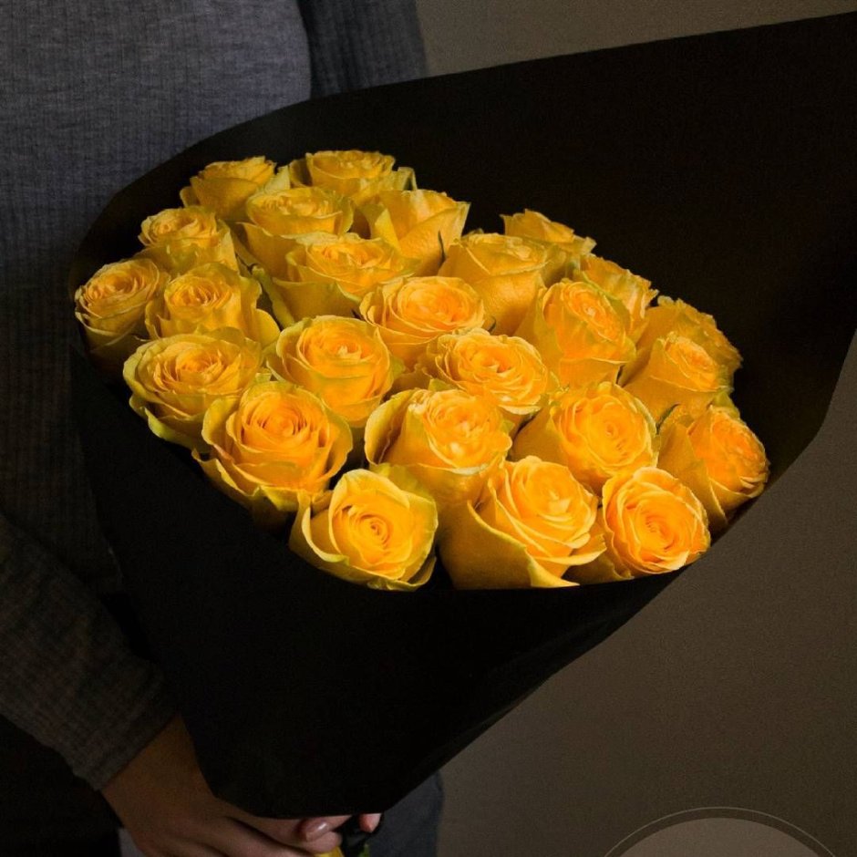 Букет из 19 жёлтых роз