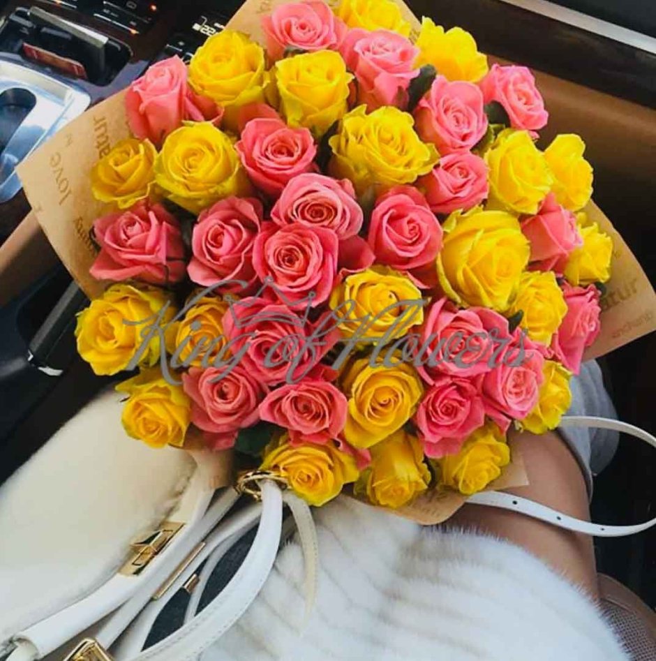 Букет роз коралловые с жёлтыми