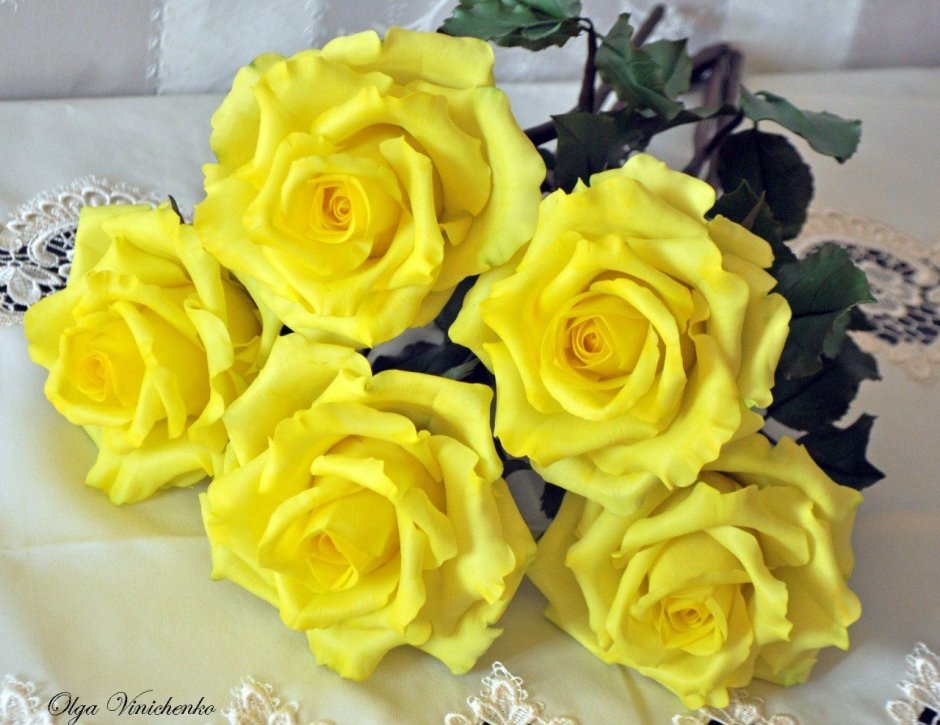 Пять желтых роз