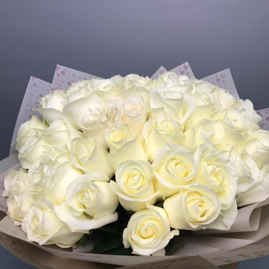 Огромный букет из белых роз