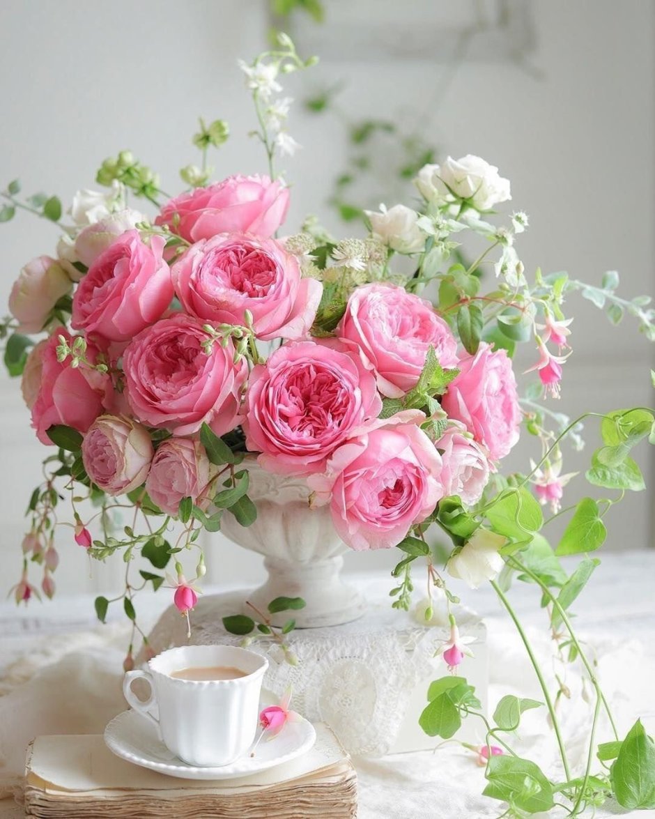 Эстетика розового и белого