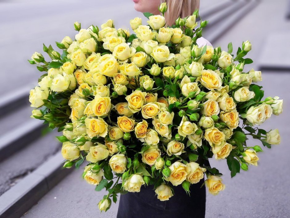 Букет кустовых роз «Лидия»