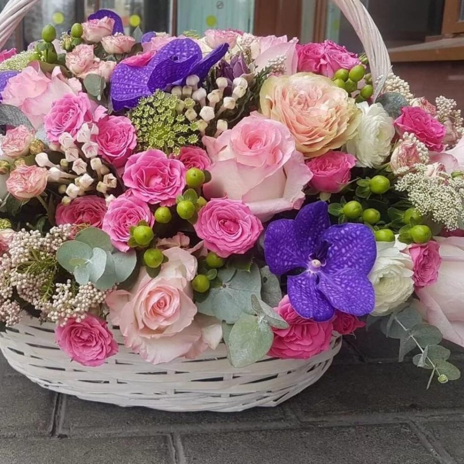 Букет цветов в корзинке