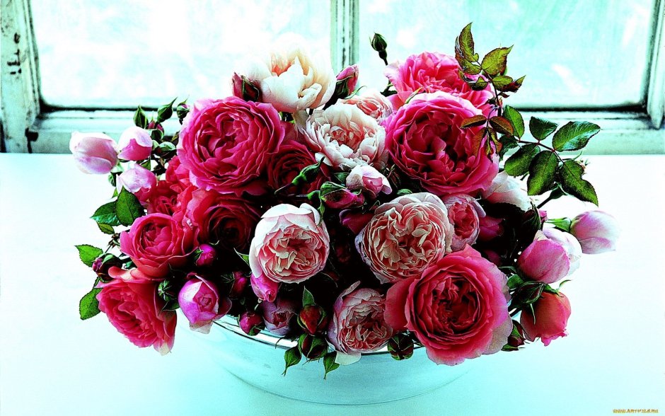 Красивые букеты из 25 роз