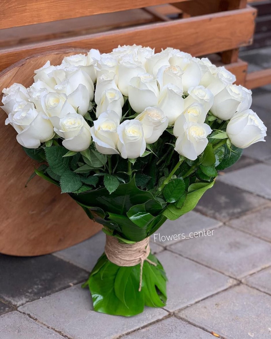 Изысканный букет белых роз