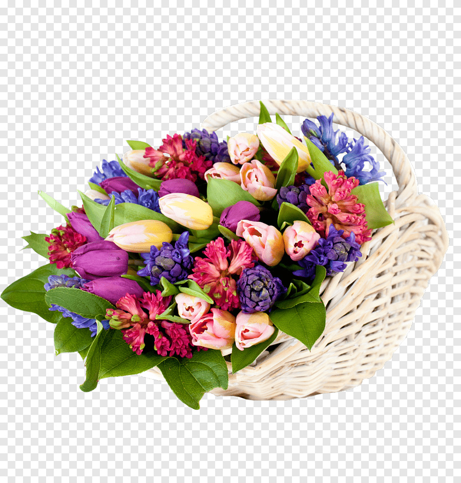 Корзинка с цветами на столе