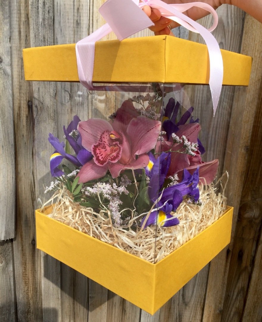 Прозрачная коробка для цветов