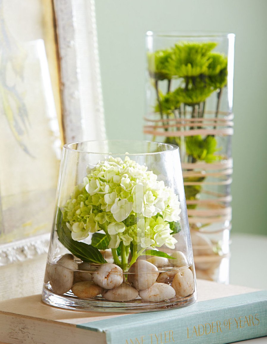 Весенние композиции в стеклянных вазах
