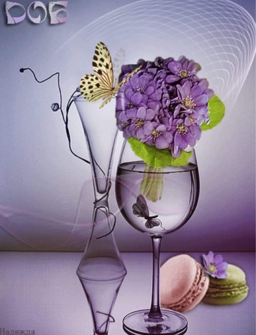 Цветы в вазе бокале