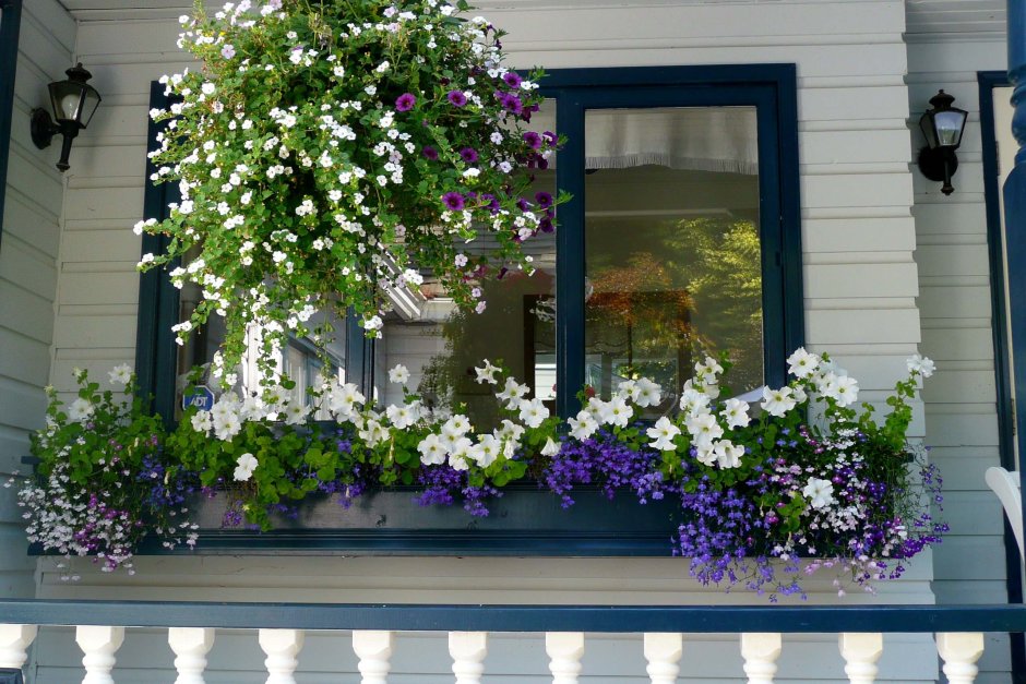 Балконные ящики для цветов из дерева