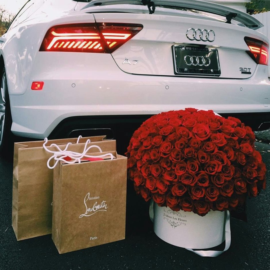 Машина подарок с цветами