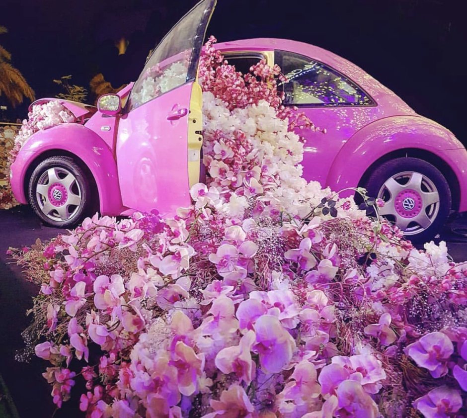 Ретро машина с цветами