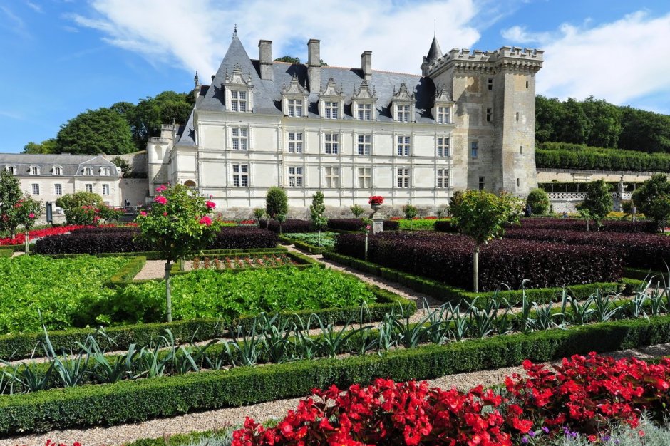 Замок Мобюиссон Франция