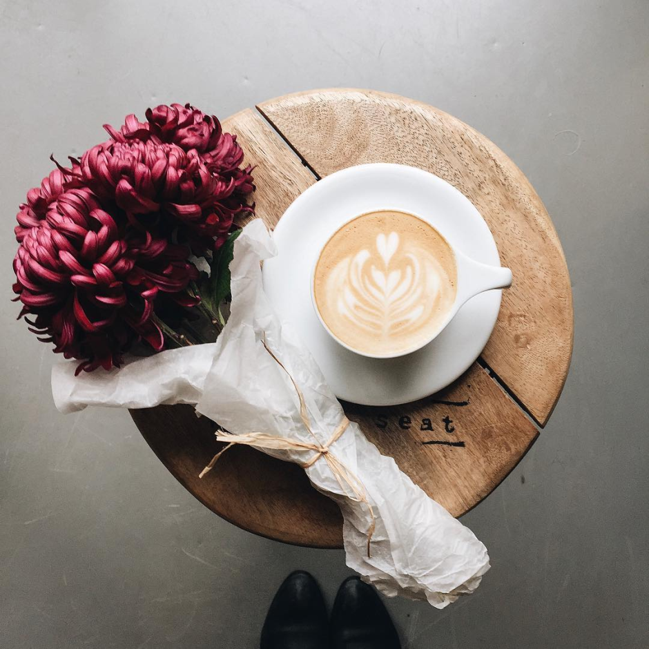Кофе и цветы стильно