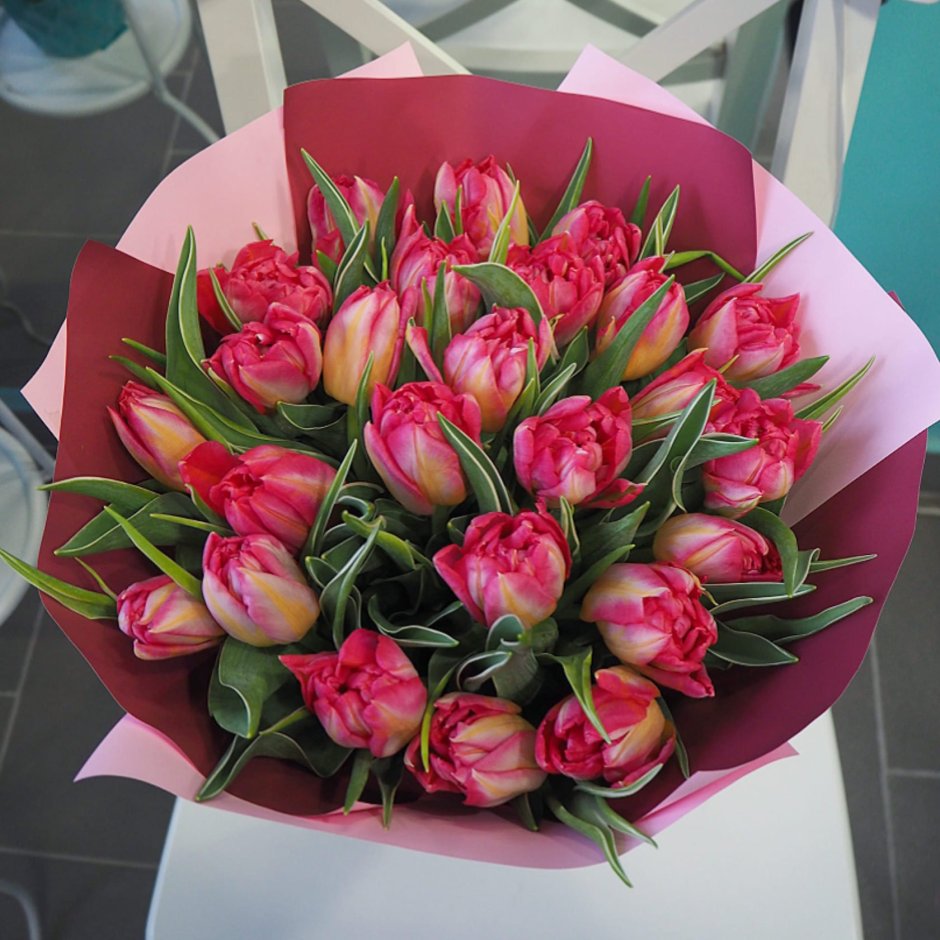 Пионовидные тюльпаны красные