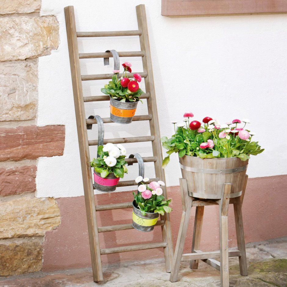 Этажерки для цветов для сада