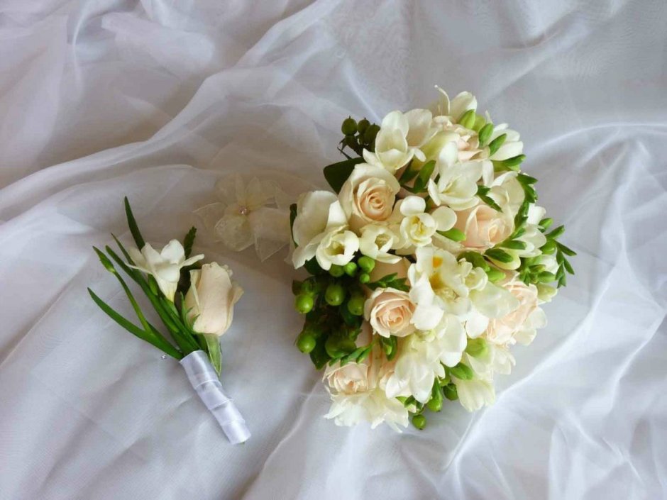 Букет невесты тюльпаны и гипсофила