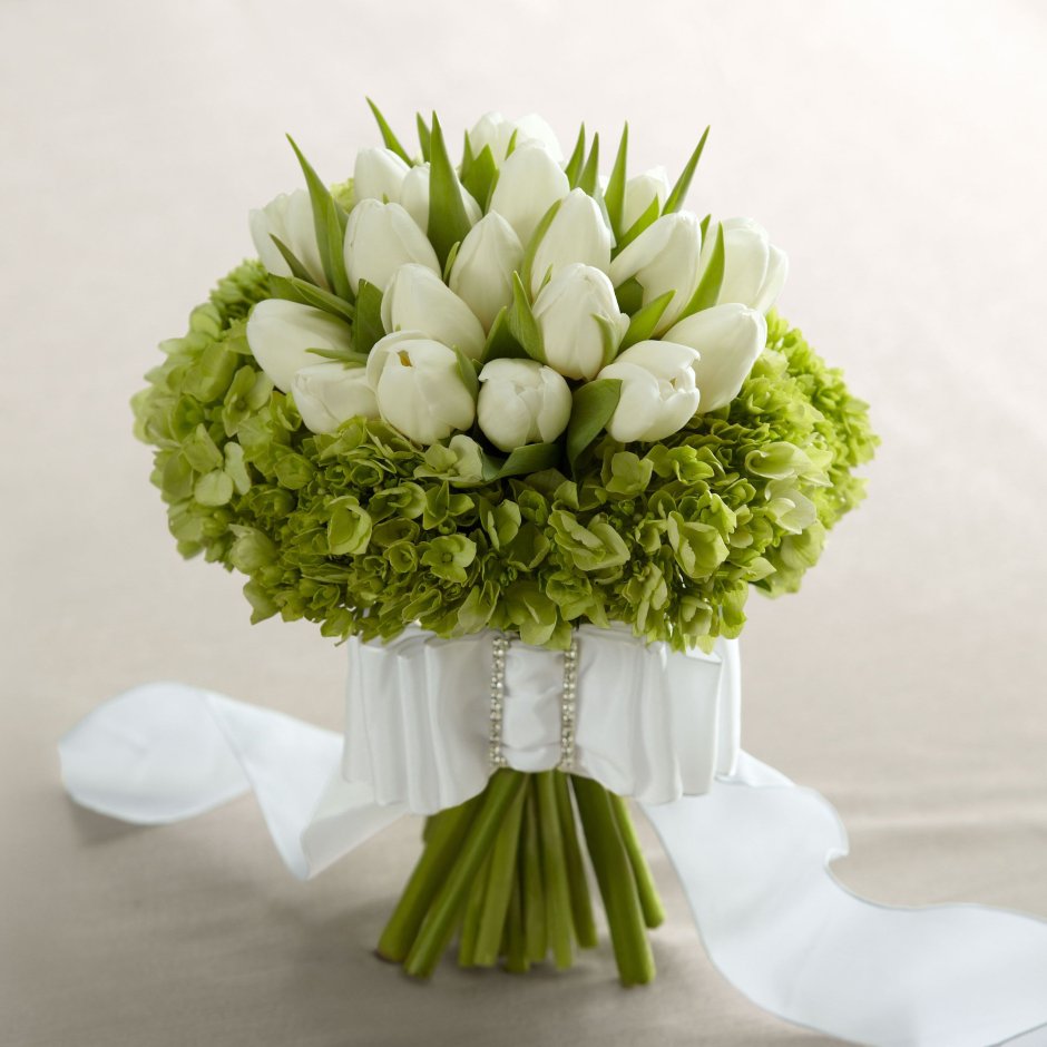 Свадебный букет из тюльпанов белых