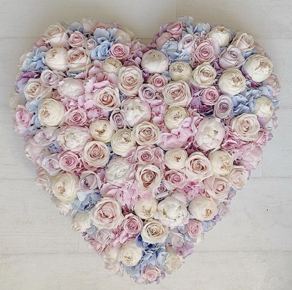 Сердце из роз с буквами