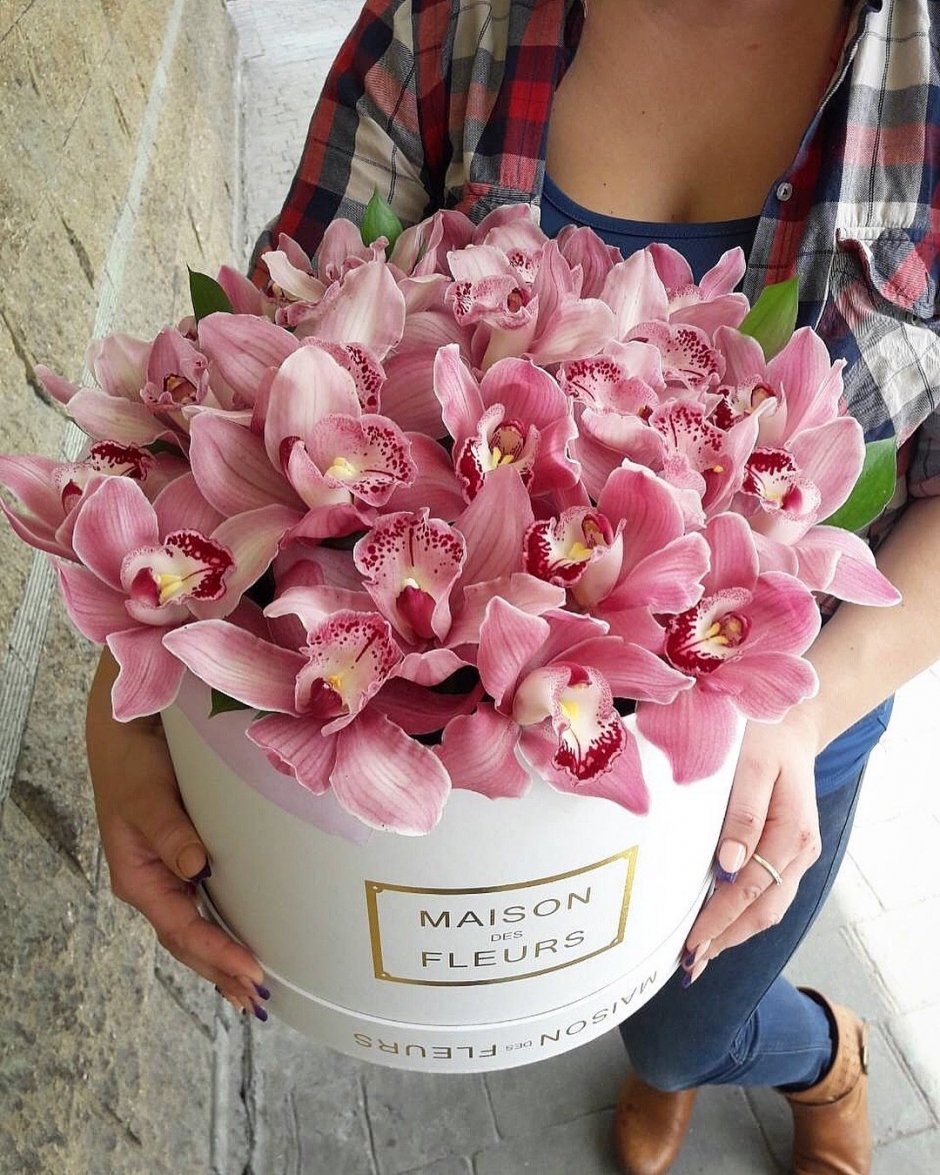 Цветочные коробки с орхидеями