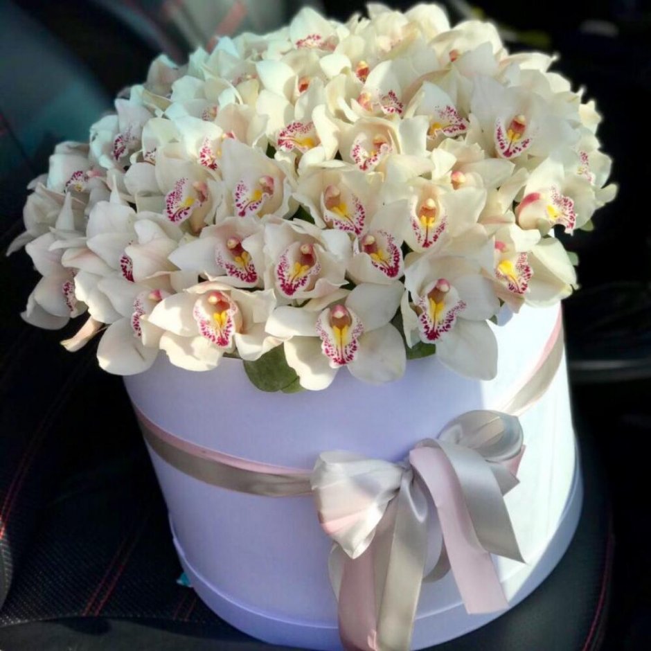 Коробка с орхидеями фото