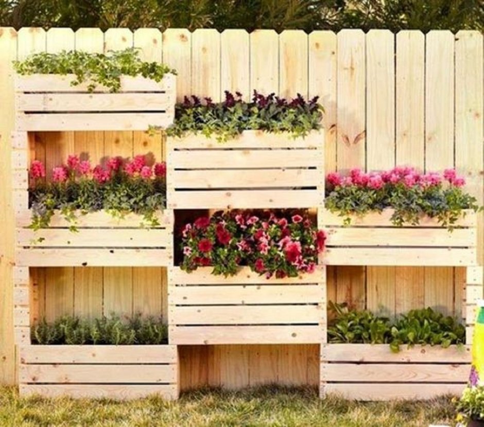 Ящики для цветов из паллет для сада
