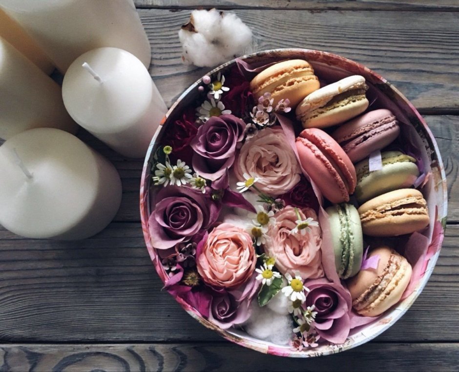Букет с шоколадками и цветами