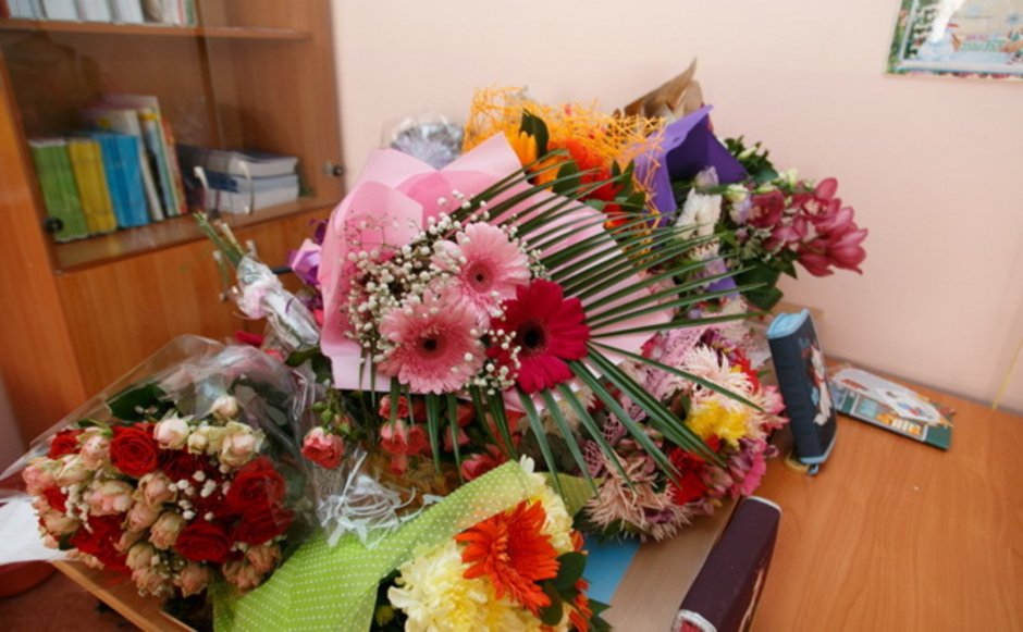 Букет цветов в кабинете